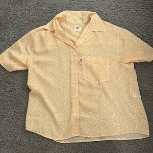 NWOT Never Worn Levi’s Floral Button Up